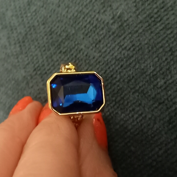 Gorgeous royal blue stone ring - Picture 2 of 8